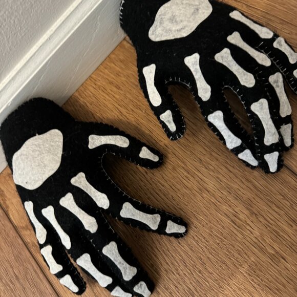 BROOMSTICK SET OF 2 CREEPY BLK/WHITE GHOST HANDS NEW - Picture 2 of 4